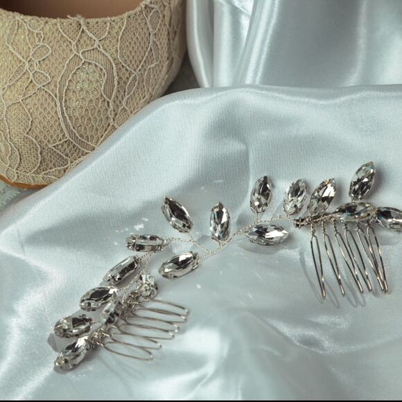 Bridal Hair Accessories – Elegant & Versatile Pieces for Your Wedding Day Look - Picture 1 of 2